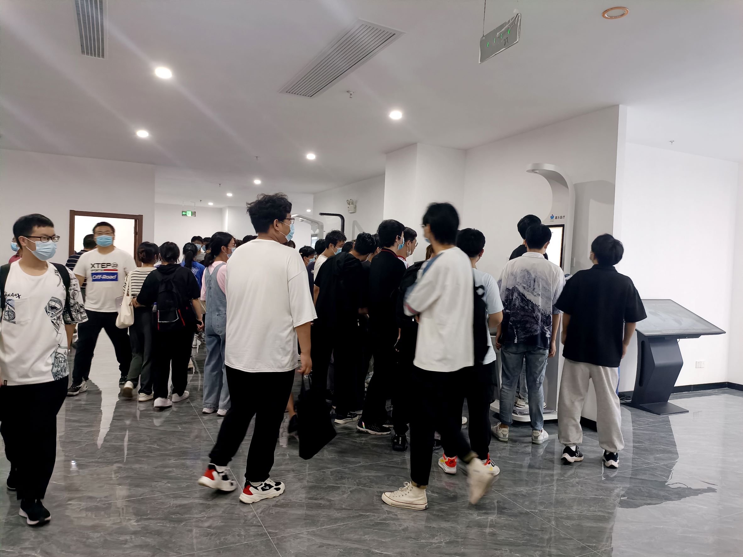 安理大人工智能学院授牌仪式在尊龙中国举行