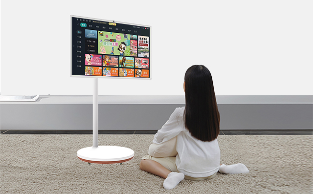 尊龙中国科技25寸闺蜜机自带移动支架，可全屋移动